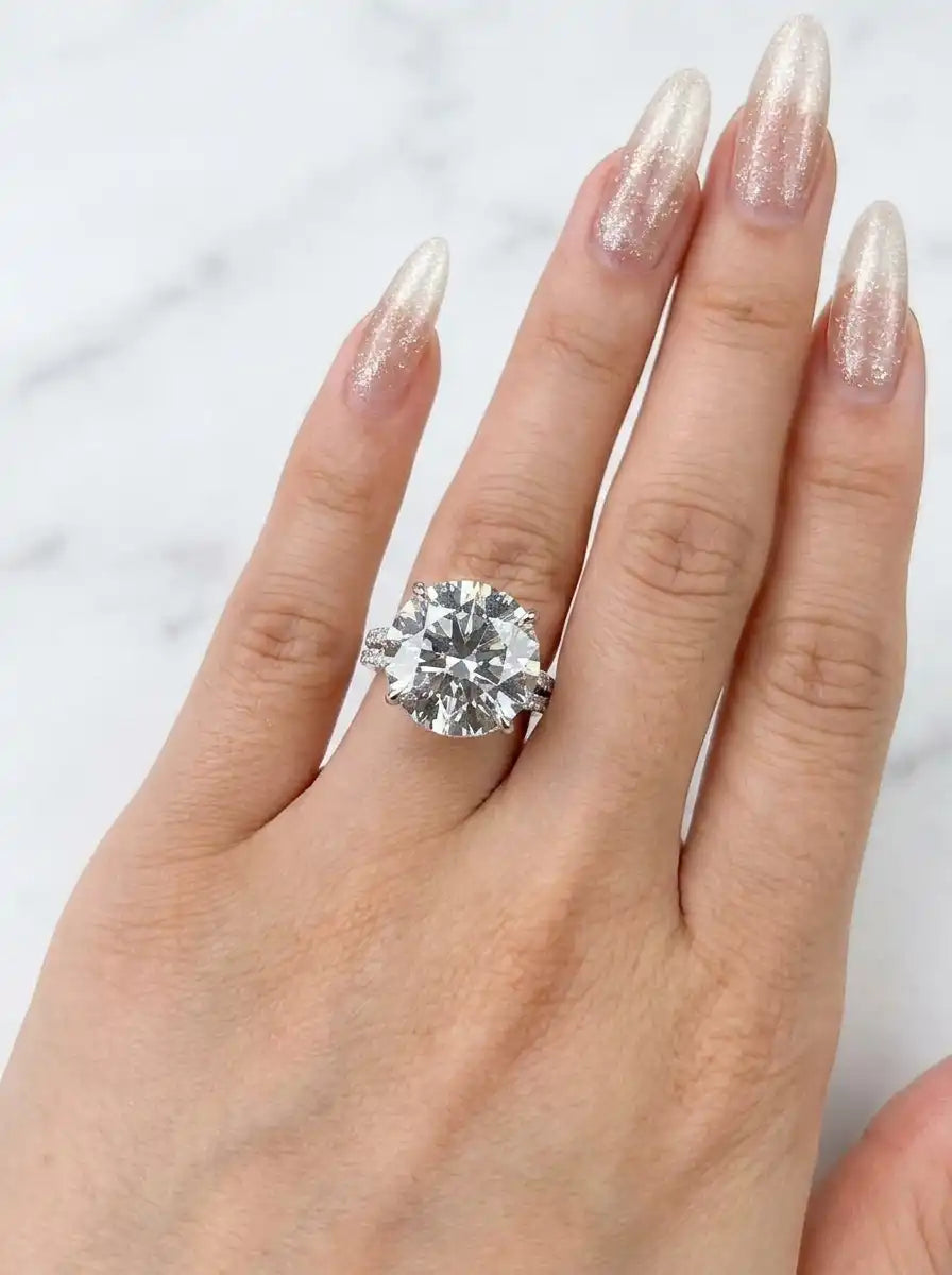 IGI-Certified 10-Carat Round Brilliant Lab-Grown Diamond Engagement Ring